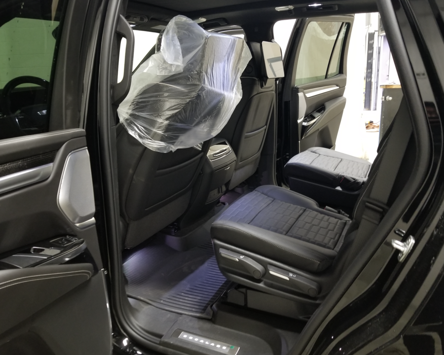 Cadillac Escalade V, 2025 год, 31 000 000 рублей, 15 фотография
