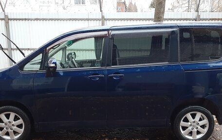 Toyota Noah III, 2008 год, 1 030 000 рублей, 2 фотография