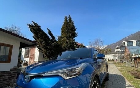 Toyota C-HR I рестайлинг, 2017 год, 2 200 000 рублей, 5 фотография