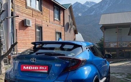 Toyota C-HR I рестайлинг, 2017 год, 2 200 000 рублей, 6 фотография