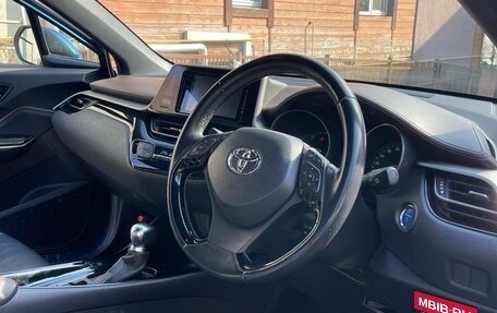 Toyota C-HR I рестайлинг, 2017 год, 2 200 000 рублей, 9 фотография