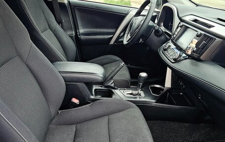 Toyota RAV4, 2018 год, 2 650 000 рублей, 10 фотография