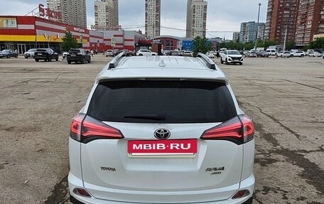 Toyota RAV4, 2018 год, 2 650 000 рублей, 7 фотография