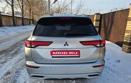 Mitsubishi Outlander, 2022 год, 4 100 000 рублей, 5 фотография