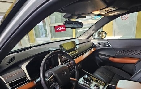 Mitsubishi Outlander, 2022 год, 4 100 000 рублей, 9 фотография