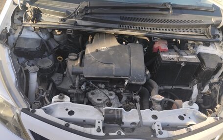 Toyota Vitz, 2012 год, 900 000 рублей, 4 фотография