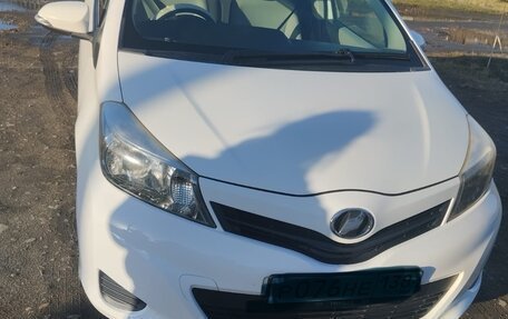 Toyota Vitz, 2012 год, 900 000 рублей, 10 фотография