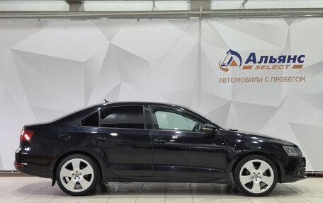 Volkswagen Jetta VI, 2011 год, 880 000 рублей, 2 фотография