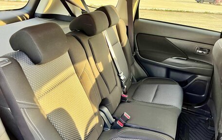 Mitsubishi Outlander III рестайлинг 3, 2020 год, 2 698 000 рублей, 9 фотография