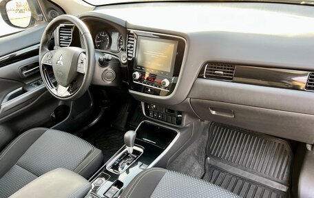 Mitsubishi Outlander III рестайлинг 3, 2020 год, 2 698 000 рублей, 10 фотография
