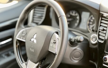 Mitsubishi Outlander III рестайлинг 3, 2020 год, 2 698 000 рублей, 12 фотография