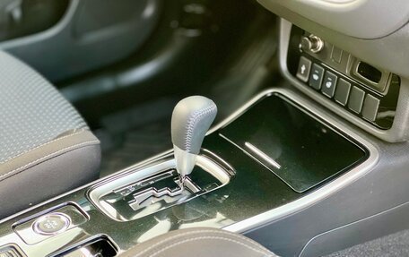 Mitsubishi Outlander III рестайлинг 3, 2020 год, 2 698 000 рублей, 14 фотография