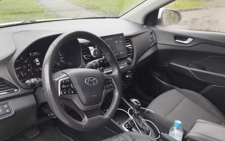 Hyundai Solaris II рестайлинг, 2022 год, 1 700 000 рублей, 3 фотография