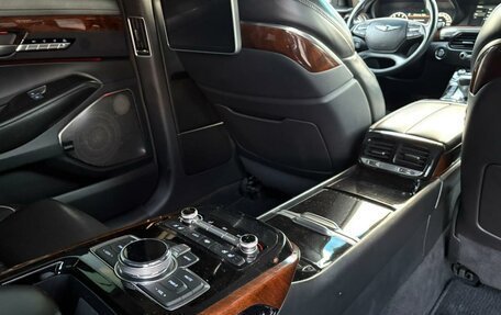 Genesis G90 I рестайлинг, 2016 год, 3 200 000 рублей, 19 фотография