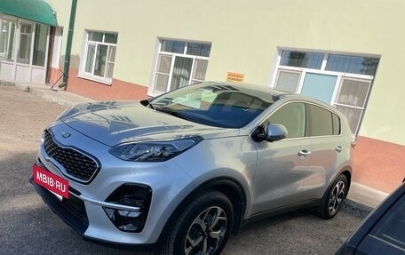 KIA Sportage IV рестайлинг, 2020 год, 2 400 000 рублей, 7 фотография