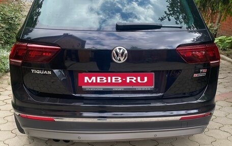 Volkswagen Tiguan II, 2017 год, 2 350 000 рублей, 2 фотография