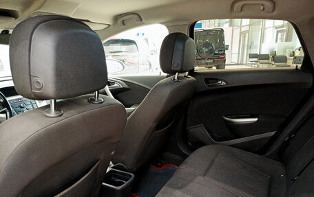Opel Astra J, 2011 год, 528 000 рублей, 15 фотография