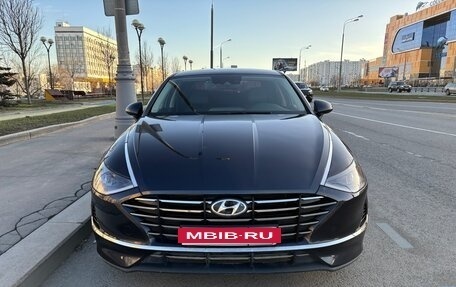 Hyundai Sonata VIII, 2019 год, 2 360 000 рублей, 2 фотография