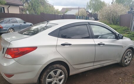 Hyundai Solaris II рестайлинг, 2012 год, 560 000 рублей, 2 фотография