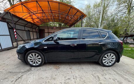 Opel Astra J, 2013 год, 1 000 000 рублей, 4 фотография
