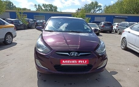 Hyundai Solaris II рестайлинг, 2013 год, 900 000 рублей, 3 фотография