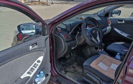 Hyundai Solaris II рестайлинг, 2013 год, 900 000 рублей, 17 фотография