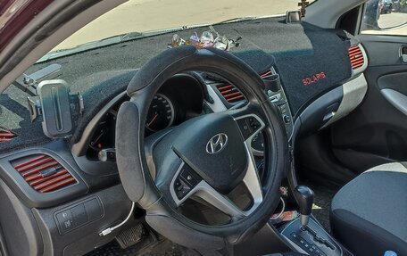 Hyundai Solaris II рестайлинг, 2013 год, 900 000 рублей, 23 фотография