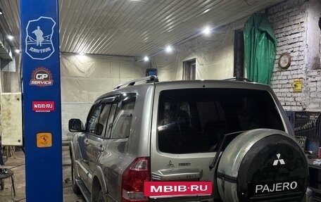 Mitsubishi Pajero III рестайлинг, 2003 год, 600 000 рублей, 3 фотография