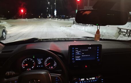 Toyota RAV4, 2021 год, 4 700 000 рублей, 3 фотография