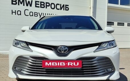 Toyota Camry, 2019 год, 2 390 000 рублей, 3 фотография