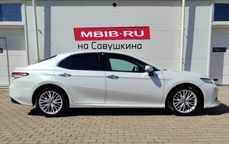 Toyota Camry, 2019 год, 2 390 000 рублей, 6 фотография