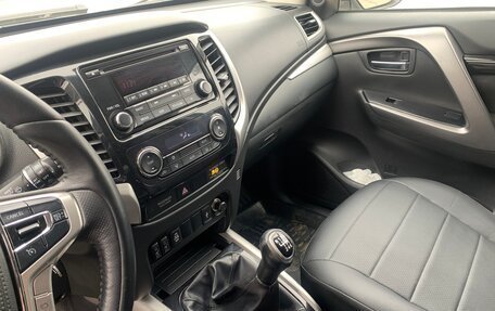 Mitsubishi Pajero Sport III рестайлинг, 2017 год, 2 500 000 рублей, 14 фотография