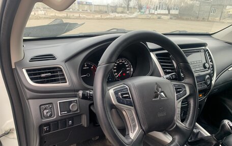 Mitsubishi Pajero Sport III рестайлинг, 2017 год, 2 500 000 рублей, 12 фотография