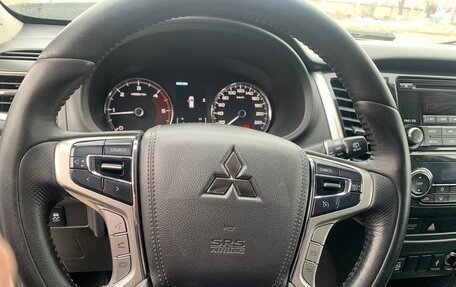 Mitsubishi Pajero Sport III рестайлинг, 2017 год, 2 500 000 рублей, 11 фотография