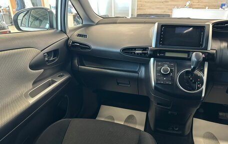 Toyota Wish II, 2010 год, 1 499 000 рублей, 14 фотография