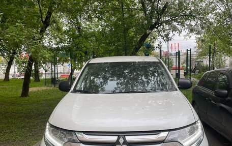 Mitsubishi Outlander III рестайлинг 3, 2016 год, 1 580 000 рублей, 1 фотография