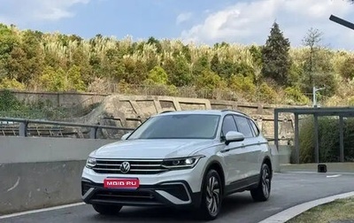 Volkswagen Tiguan II, 2022 год, 2 750 000 рублей, 1 фотография