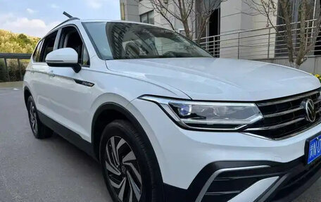 Volkswagen Tiguan II, 2022 год, 2 750 000 рублей, 5 фотография
