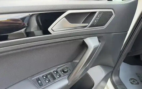 Volkswagen Tiguan II, 2022 год, 2 750 000 рублей, 11 фотография