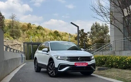 Volkswagen Tiguan II, 2022 год, 2 750 000 рублей, 3 фотография