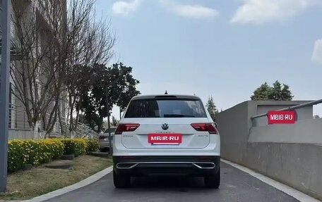 Volkswagen Tiguan II, 2022 год, 2 750 000 рублей, 6 фотография