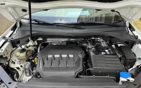 Volkswagen Tiguan II, 2022 год, 2 750 000 рублей, 14 фотография