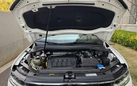 Volkswagen Tiguan II, 2022 год, 2 750 000 рублей, 27 фотография