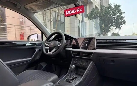 Volkswagen Tiguan II, 2022 год, 2 750 000 рублей, 21 фотография