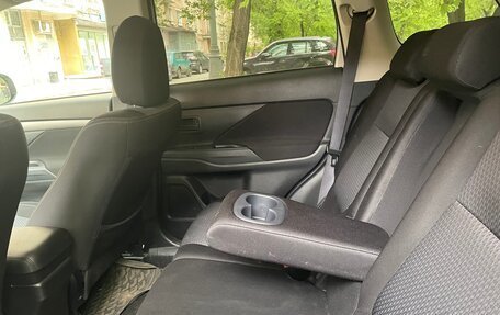 Mitsubishi Outlander III рестайлинг 3, 2016 год, 1 580 000 рублей, 6 фотография