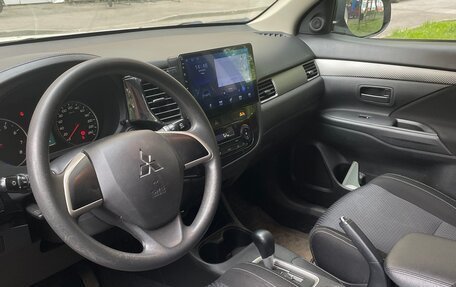 Mitsubishi Outlander III рестайлинг 3, 2016 год, 1 580 000 рублей, 7 фотография