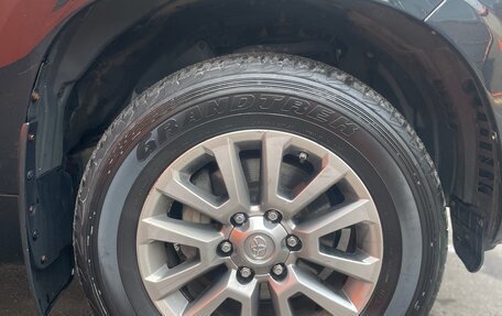 Toyota Land Cruiser Prado 150 рестайлинг 2, 2017 год, 5 270 000 рублей, 12 фотография