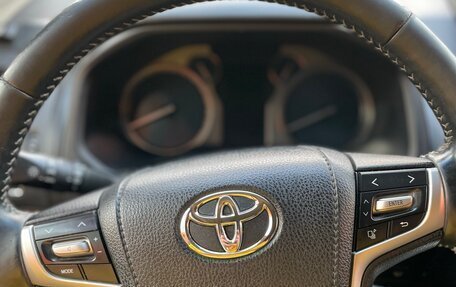 Toyota Land Cruiser Prado 150 рестайлинг 2, 2017 год, 5 270 000 рублей, 10 фотография