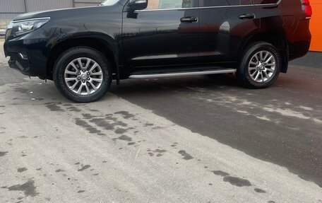 Toyota Land Cruiser Prado 150 рестайлинг 2, 2017 год, 5 270 000 рублей, 7 фотография