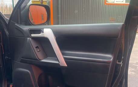 Toyota Land Cruiser Prado 150 рестайлинг 2, 2017 год, 5 270 000 рублей, 16 фотография